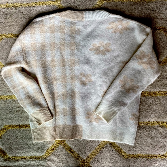 Oversized Pink Lily Sweater - Picture 2 of 5